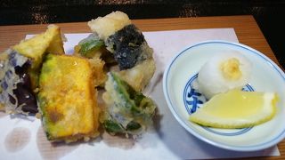 お昼としては高額店ですが、それを理解していくならば　良いかもしれません。