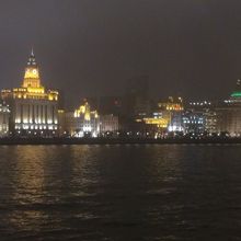 ライトアップされ幻想的な景色です。