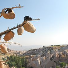何の飾りかわかりませんが、吊り下げられたツボがかわいい