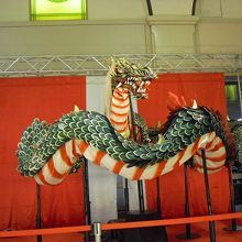 ロビーにあるおくんちに使う龍です。