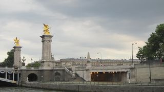 セーヌに架かる豪華な橋