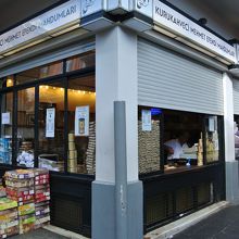 ガイドによると周囲の店もここからコーヒーを仕入れているとのこ