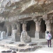 アウランガバード石窟群は岩山に掘り込んだ石窟寺院群です。