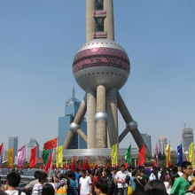 テレビ塔方向も人の波。