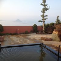 露天風呂です。立てば海が見えます。