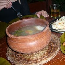 酸っぱいスープでおなじみの名物シニガンスープ