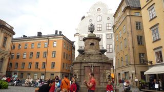 旧市街のメインで絵になります