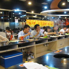 呷哺　呷哺。しゃぶしゃぶ一人鍋、中国では大勢で火鍋を食べます