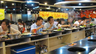 国慶節の龍の夢虹口店は外食好きの市民で大混雑。