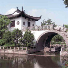 　観魚亭　　建物の中から舟に乗れます。