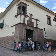 インカ博物館　ミイラやマチュピチュのジオラマ、中庭もある立派な邸宅を利用した建物もみもの