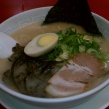 どれだけお腹一杯でも飲んだ後には不思議と食べたくなります