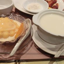 となりは蓮の実ホット杏仁スープ