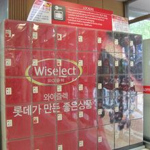 カバンなどの荷物はすべてここに預けます