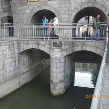 紅旗渠はここ分水嶺で山を超えて来た後ここで２つに分かれます。