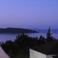 明け方海を望む。