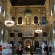 ナポレオンの弟が王家の宮殿として使用しました