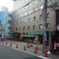 1階には「フレッシュネスバーガー」