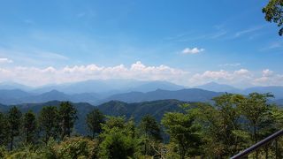 観光地といった印象の山です