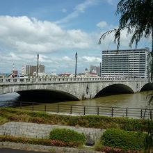 信濃川にかかる萬代橋