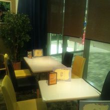 イオンモールらしからぬ？大人な雰囲気