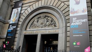 木曜日の夜は遅くまで開いてました