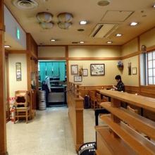 早朝６時半から営業している席数33席のこじんまりとしたお店 