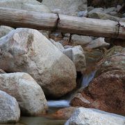 武平峠ルート・・・石と水の道