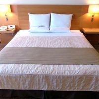 ベッドサイズは182cm×203cm