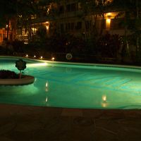夜のプール