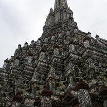 複雑な模様が印象的