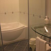 クリアで曲線的で乙女心をくすぐる洗面所