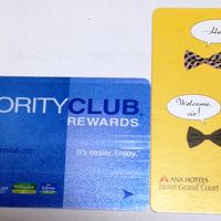 キーカード（左側がリブランﾄﾞ後、右側がＡＮＡホテルのとき）