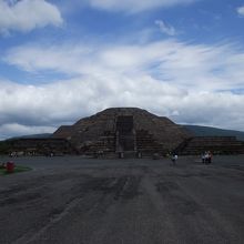 死者の道をまっすぐ