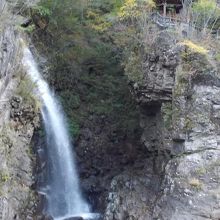 虹見橋から見タた虹見滝