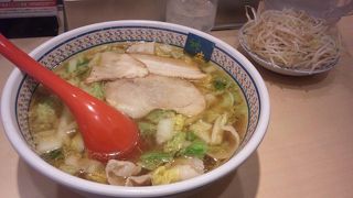 ラーメン？初めて食べた白菜たっぷりのあったまるラーメンでした。