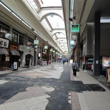 朝に撮影しました。道路の工事跡が気になりました。