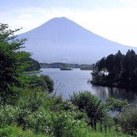 部屋から見たた田貫湖と富士山