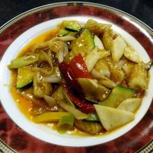 紋甲イカとズッキーニの辛し炒め 