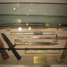 刀剣、日本刀もあります。