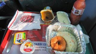 デリーからアグラまで特急で