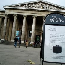 大きな手荷物は持ち込めません!