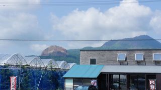 生々しい火山の誕生