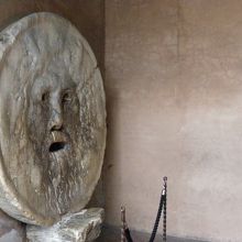 並ばずに外から撮った真実の口