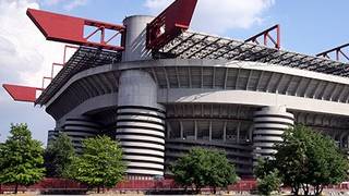 イタリア最大のサッカースタジアムは大迫力！！