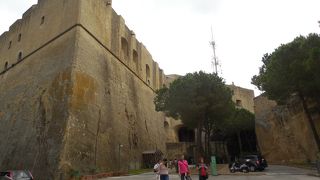 ナポリ市街を見渡す！ セント・エルモ城