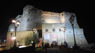 ナポリといえば、卵城