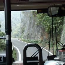 並行道路はかなりの狭隘路。。。