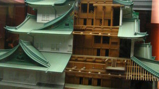 そびえ立つ名古屋城