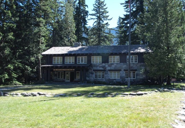 公園入口近くのVC　＠ロングマイヤービジターセンター（マウントレーニア）